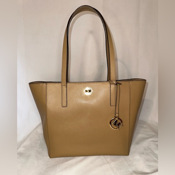Michael Kors Handbags - Micheal Kors- latch lock tote in acron